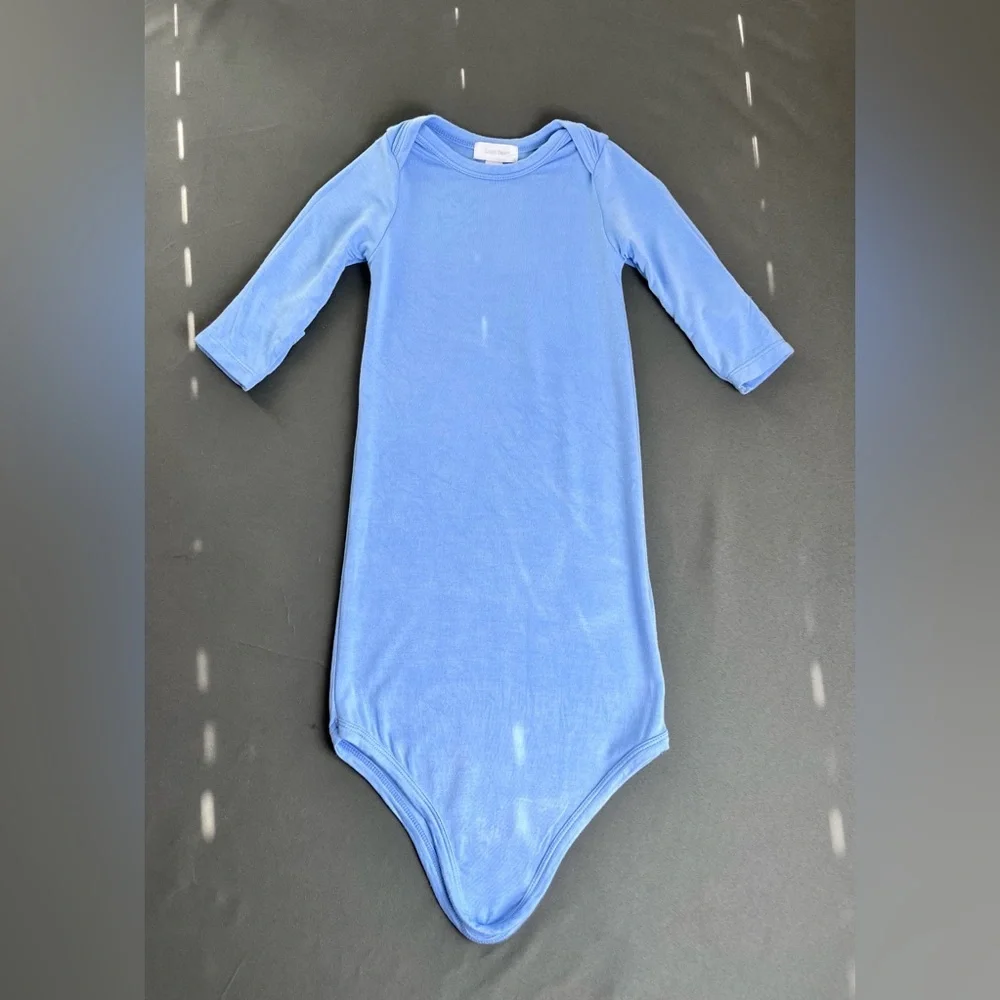 Angel Dear Bamboo Knotted
Gown size 0-3 Months - Picture 2 of 9